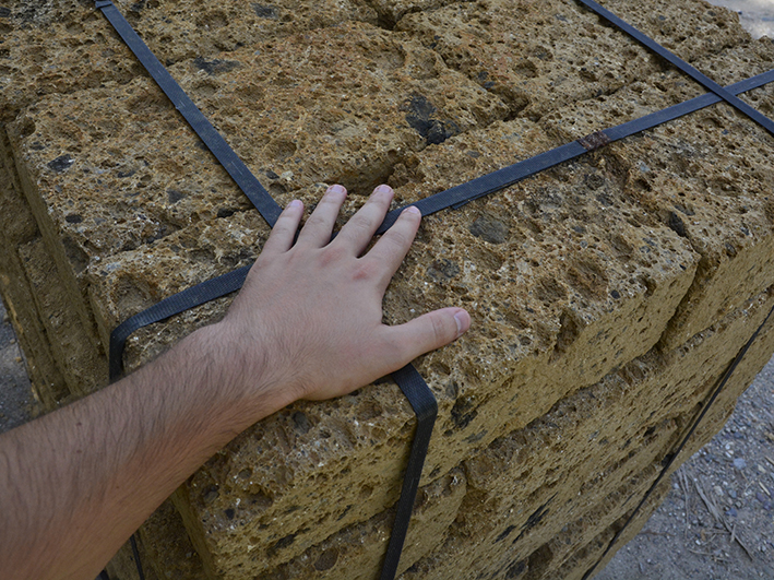 Tufo antico, blocchi 37x20x11 cm (n.94 pezzi)